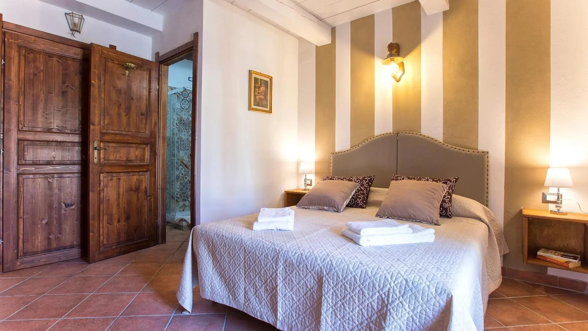 Restored Historic Mansion Paterno With Exclusive Pool, Wifi And Ac For 20 People アルゲーロ ヴィラ