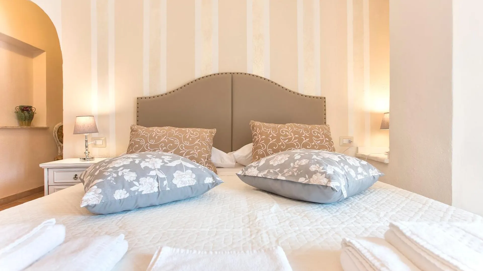Restored Historic Mansion Paterno With Exclusive Pool, Wifi And Ac For 20 People Alghero