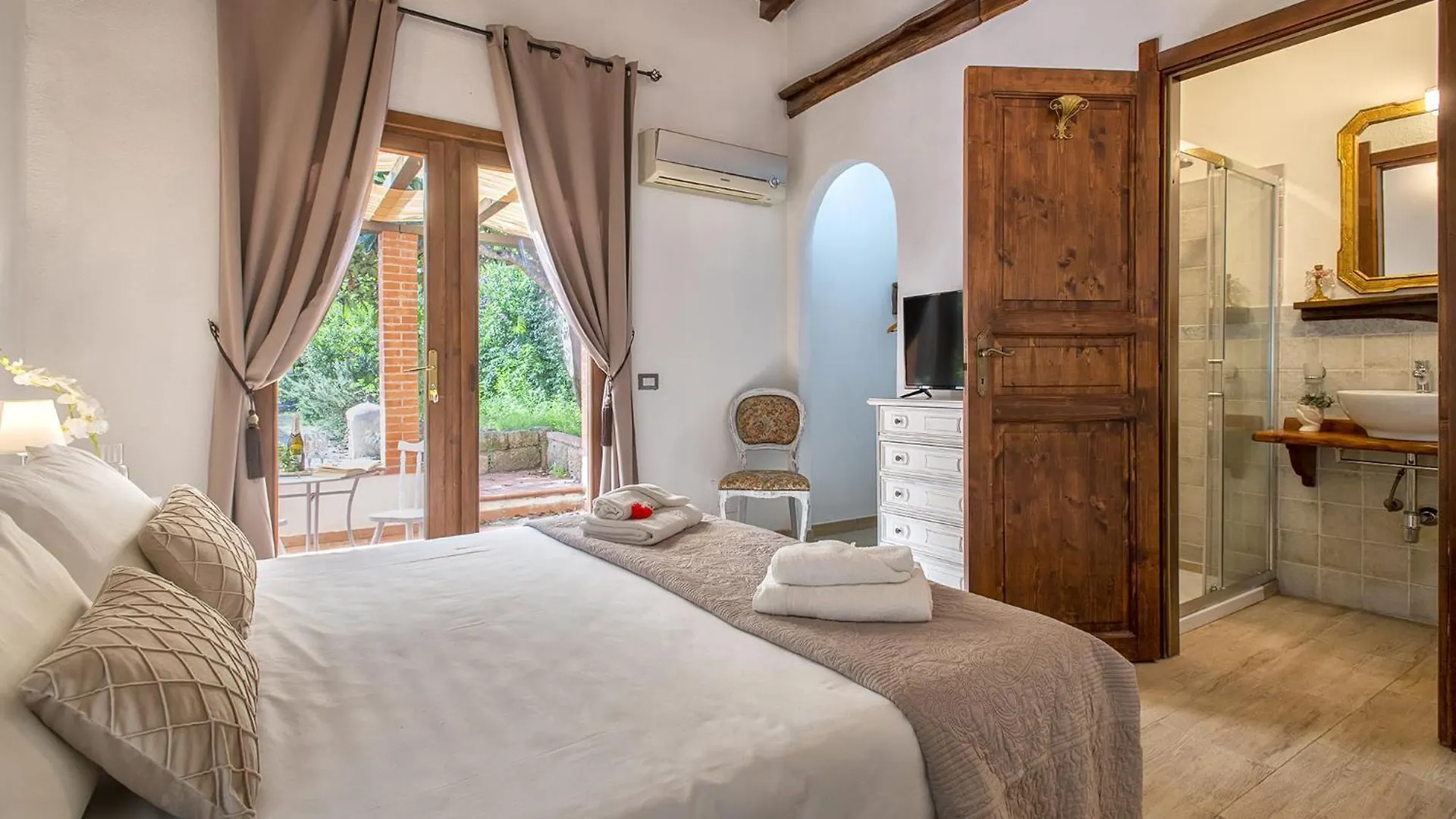 Restored Historic Mansion Paterno With Exclusive Pool, Wifi And Ac For 20 People Alghero