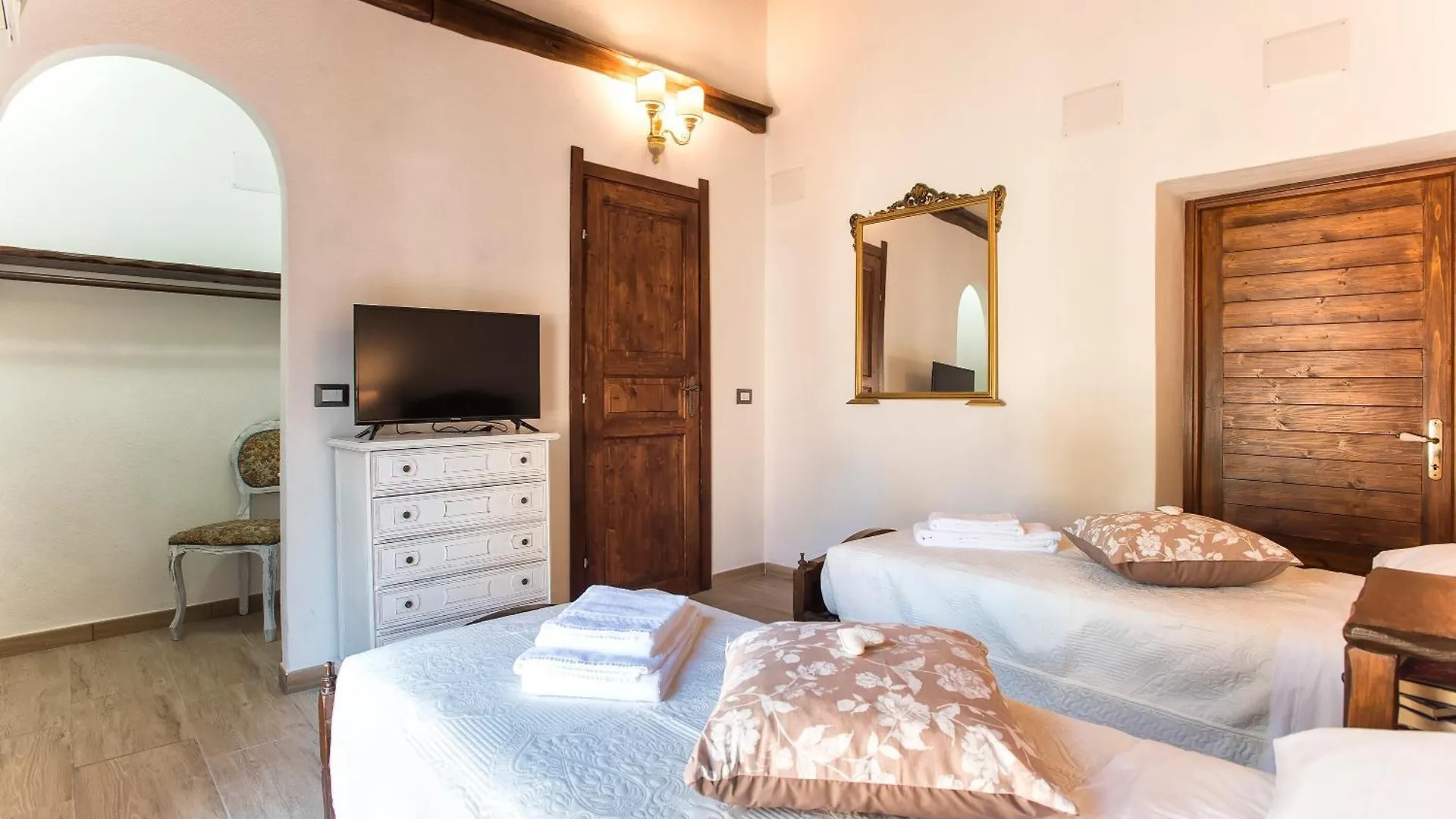 Villa Restored Historic Mansion Paterno With Exclusive Pool, Wifi And Ac For 20 People Alghero