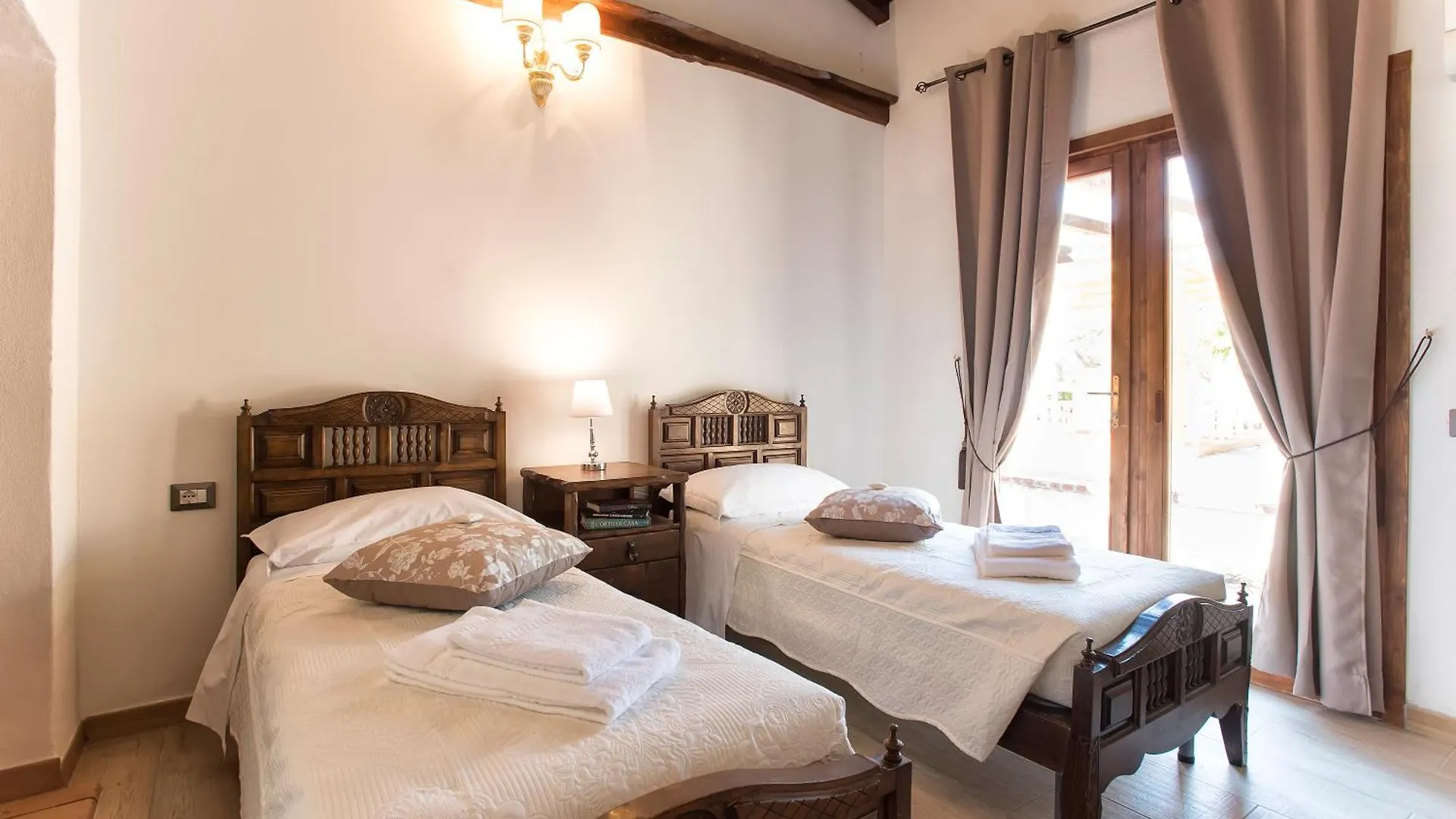 Restored Historic Mansion Paterno With Exclusive Pool, Wifi And Ac For 20 People Alghero Villa