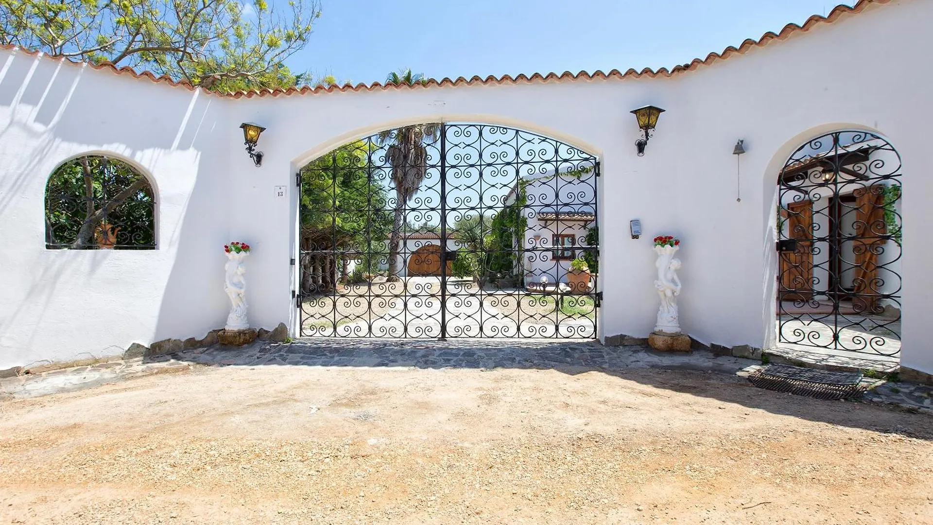Restored Historic Mansion Paterno With Exclusive Pool, Wifi And Ac For 20 People Alghero Villa