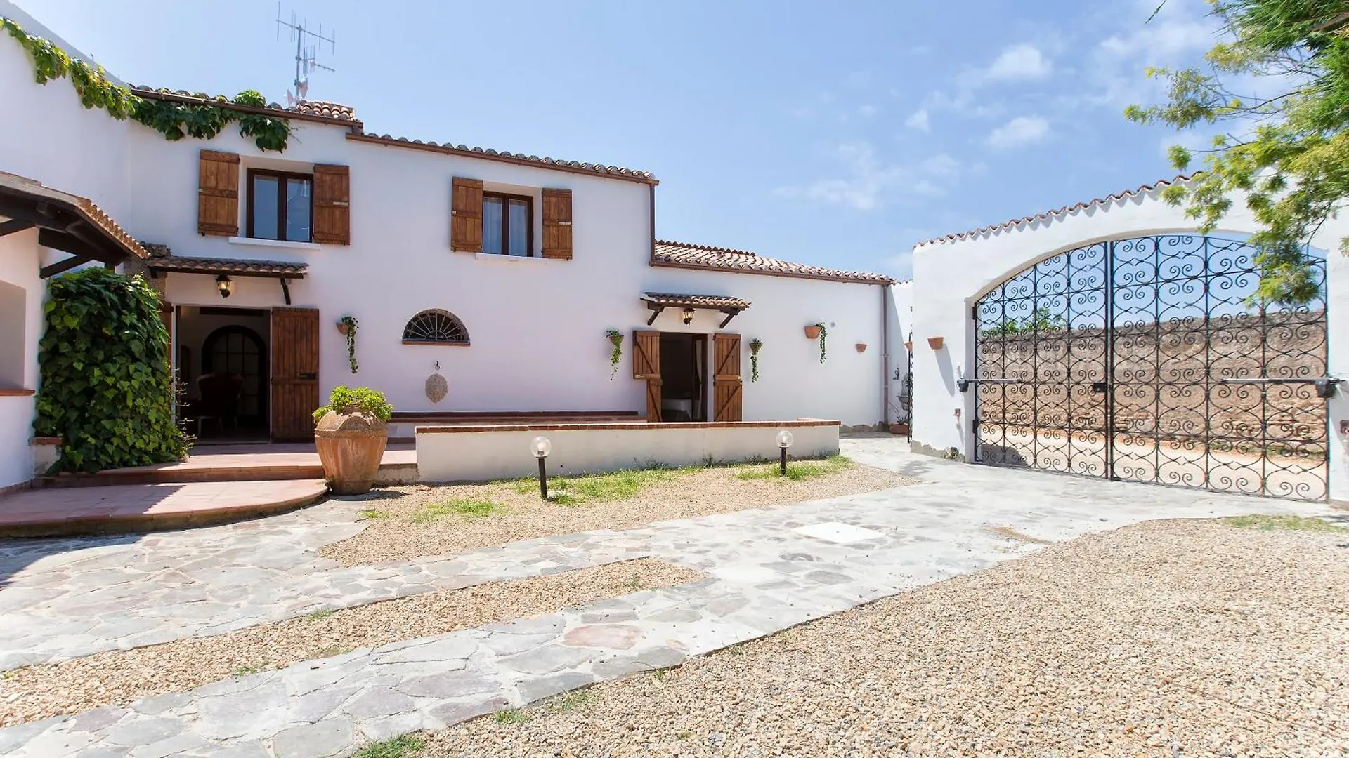 Restored Historic Mansion Paterno With Exclusive Pool, Wifi And Ac For 20 People Alghero Villa